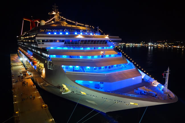 cruise_ship_night-725590