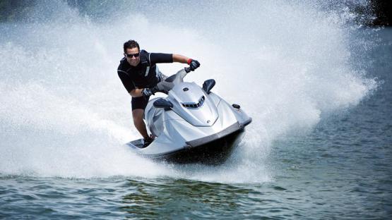 jet-ski-yacht-charter-location-scuderia-1